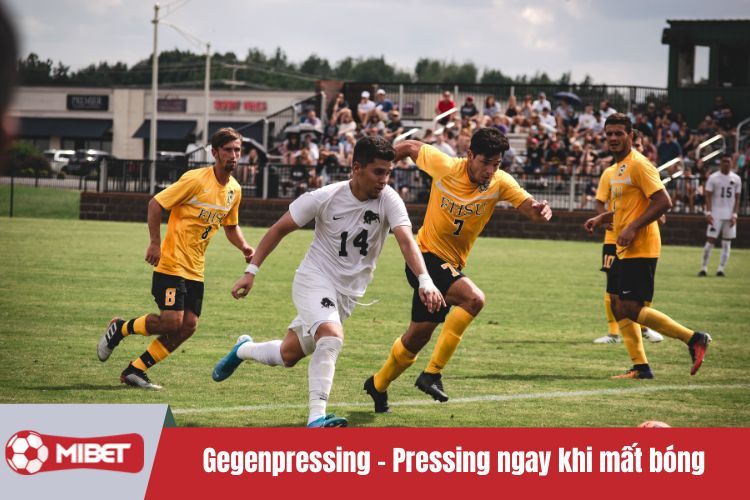 Gegenpressing – Pressing ngay khi mất bóng